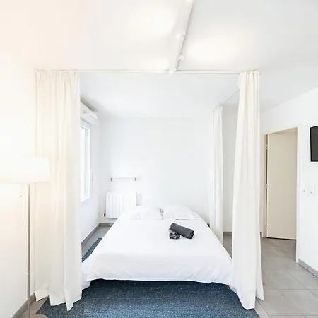 Bright With Garage - Valmy District *